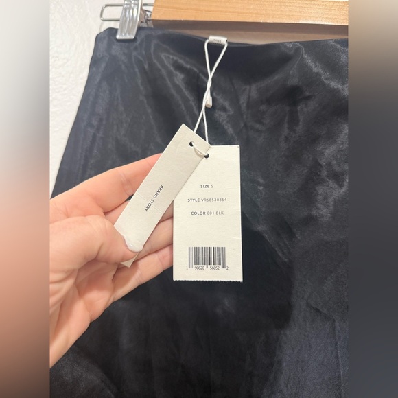NWT Vince Satin Slip Skirt Black size Small - Picture 7 of 8